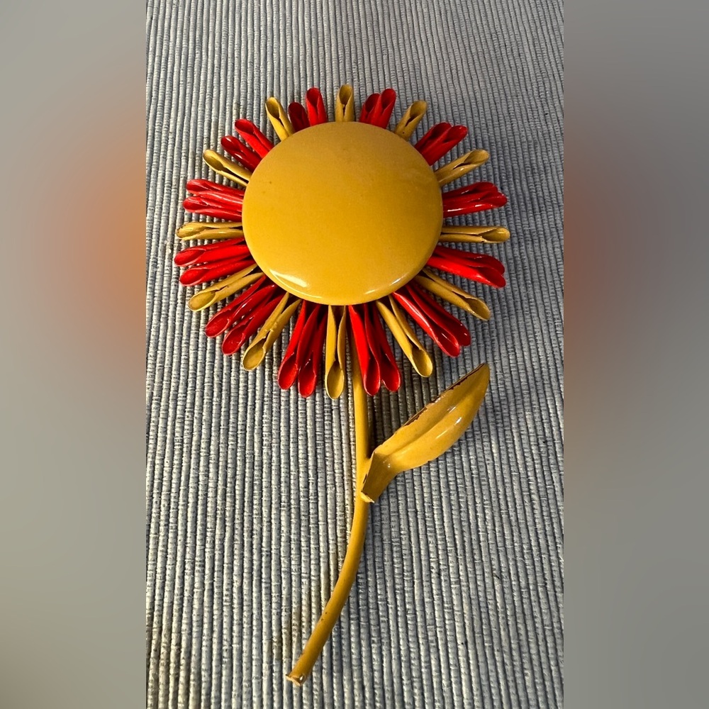 Large 1960s Enameled Flower Power Brooch